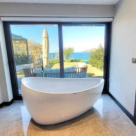 Cimentepe Deluxe 2 - With Jacuzzi In Yalikavak 빌라 *